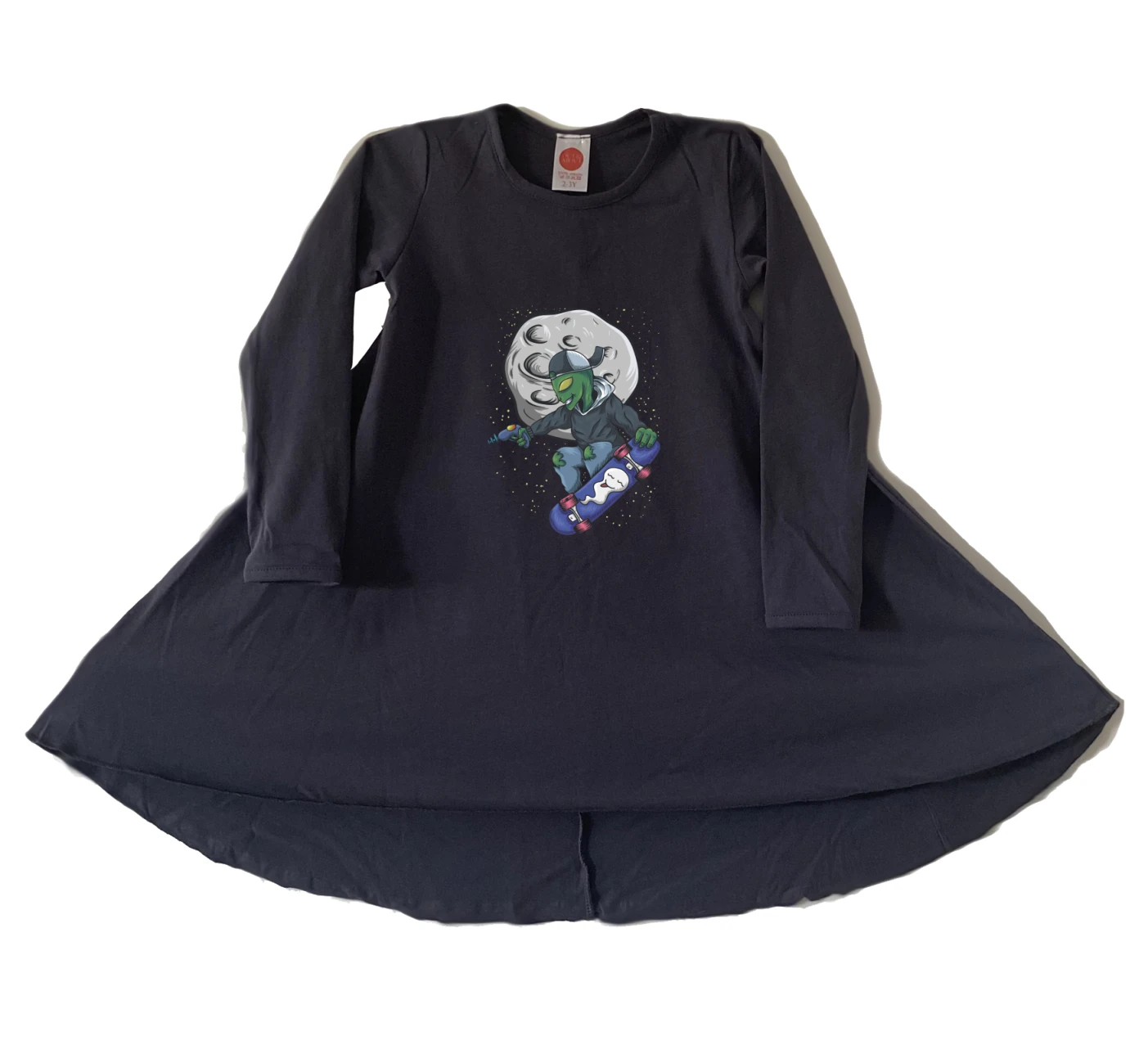 שמלה חייזר גולש בחלל שמלה חייזר גולש בחלל