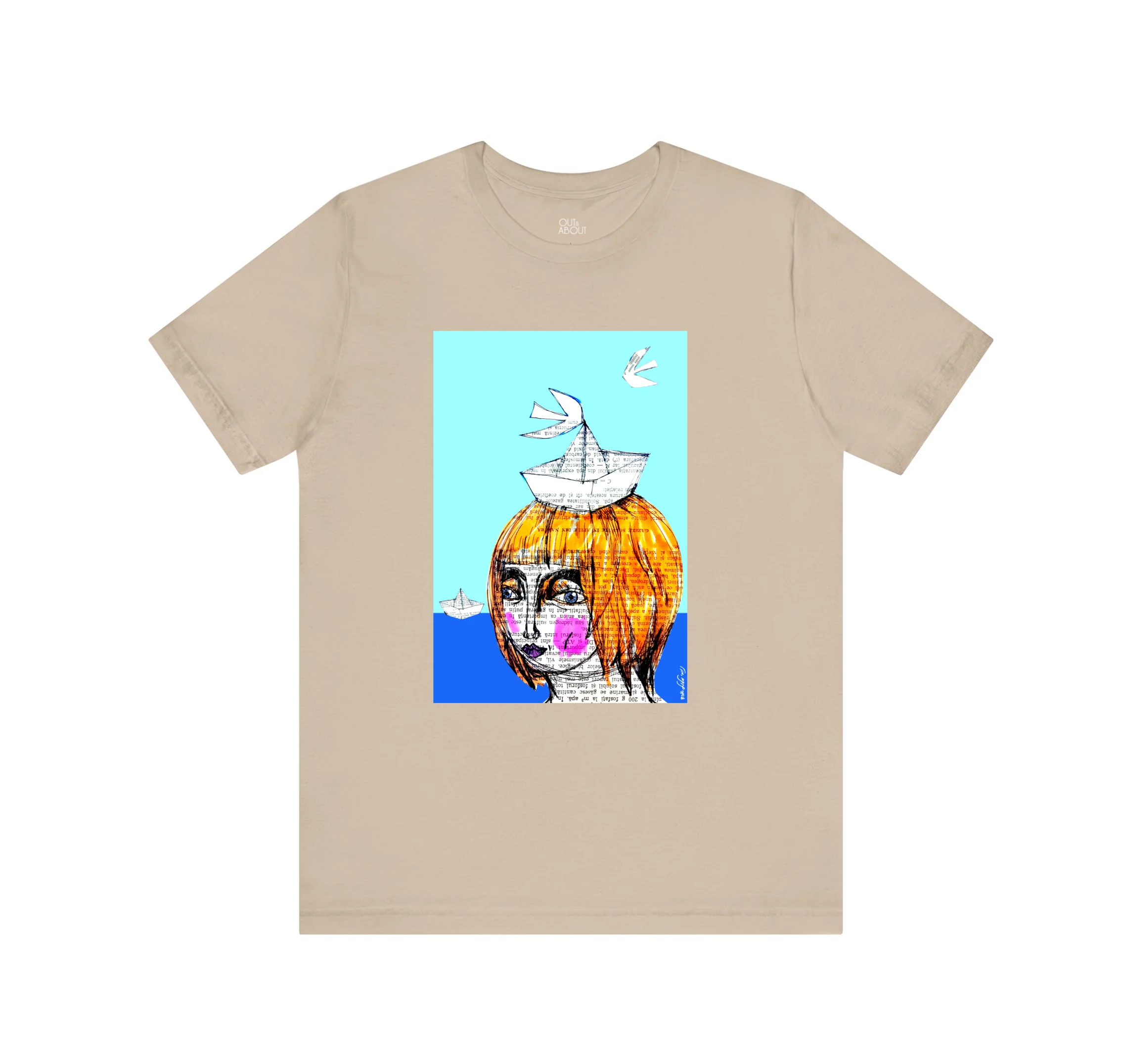 חולצה אישה עם סירת נייר חולצה אישה עם סירת נייר