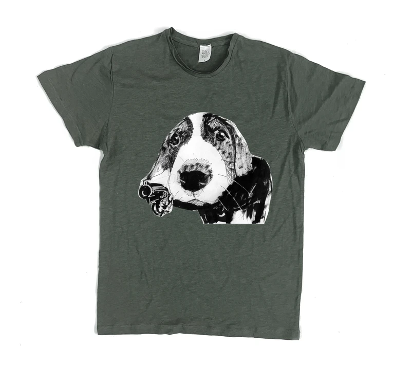 פרמיום טי כלב בחצר