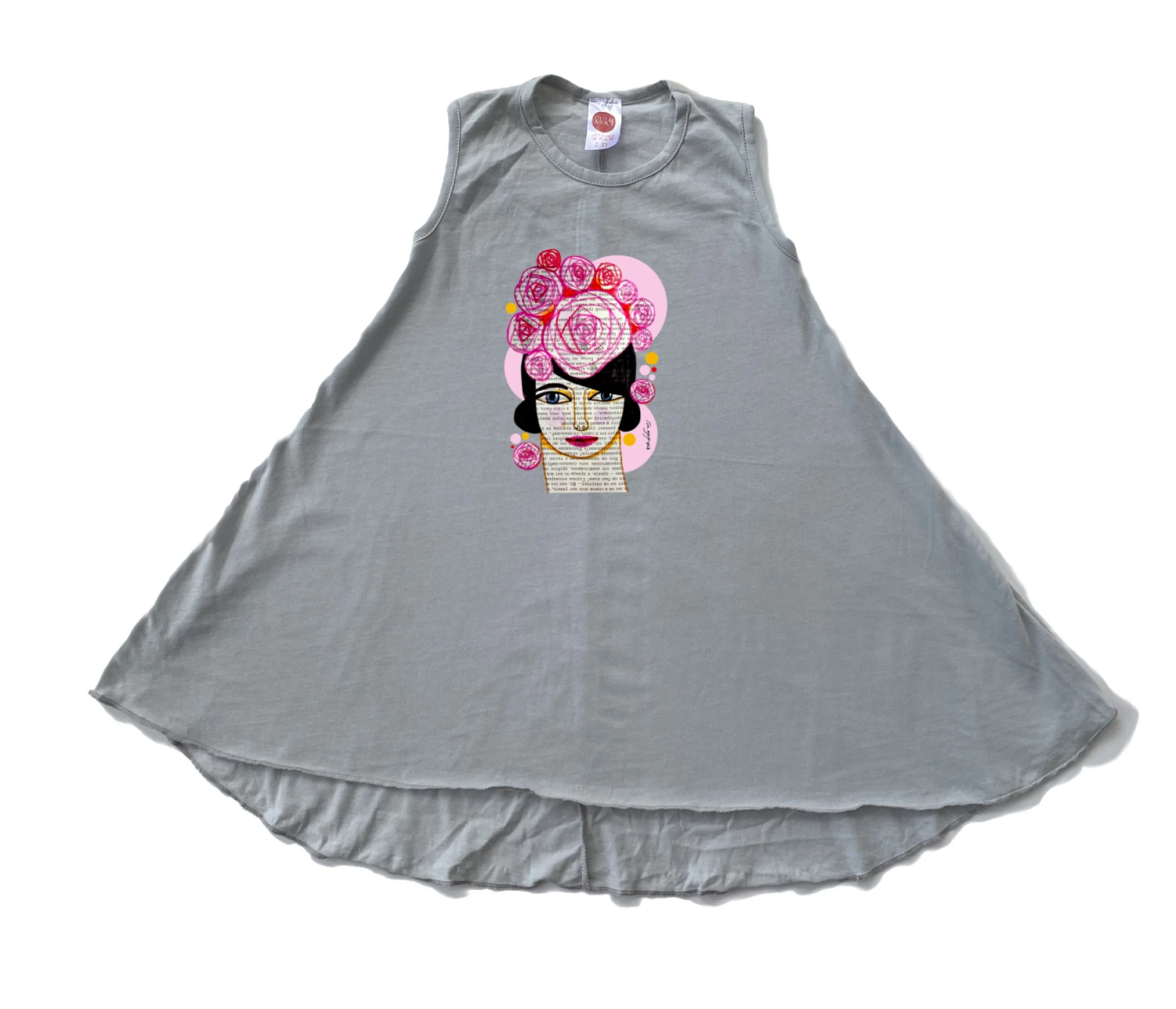 שמלה אישה עם כובע וורדים