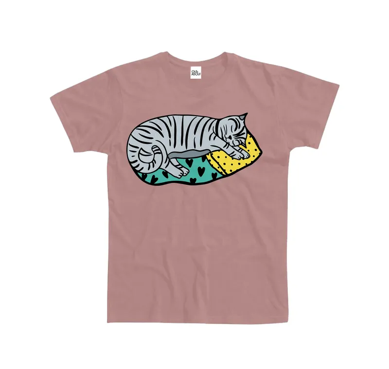 Basic sleepy cat tee 1