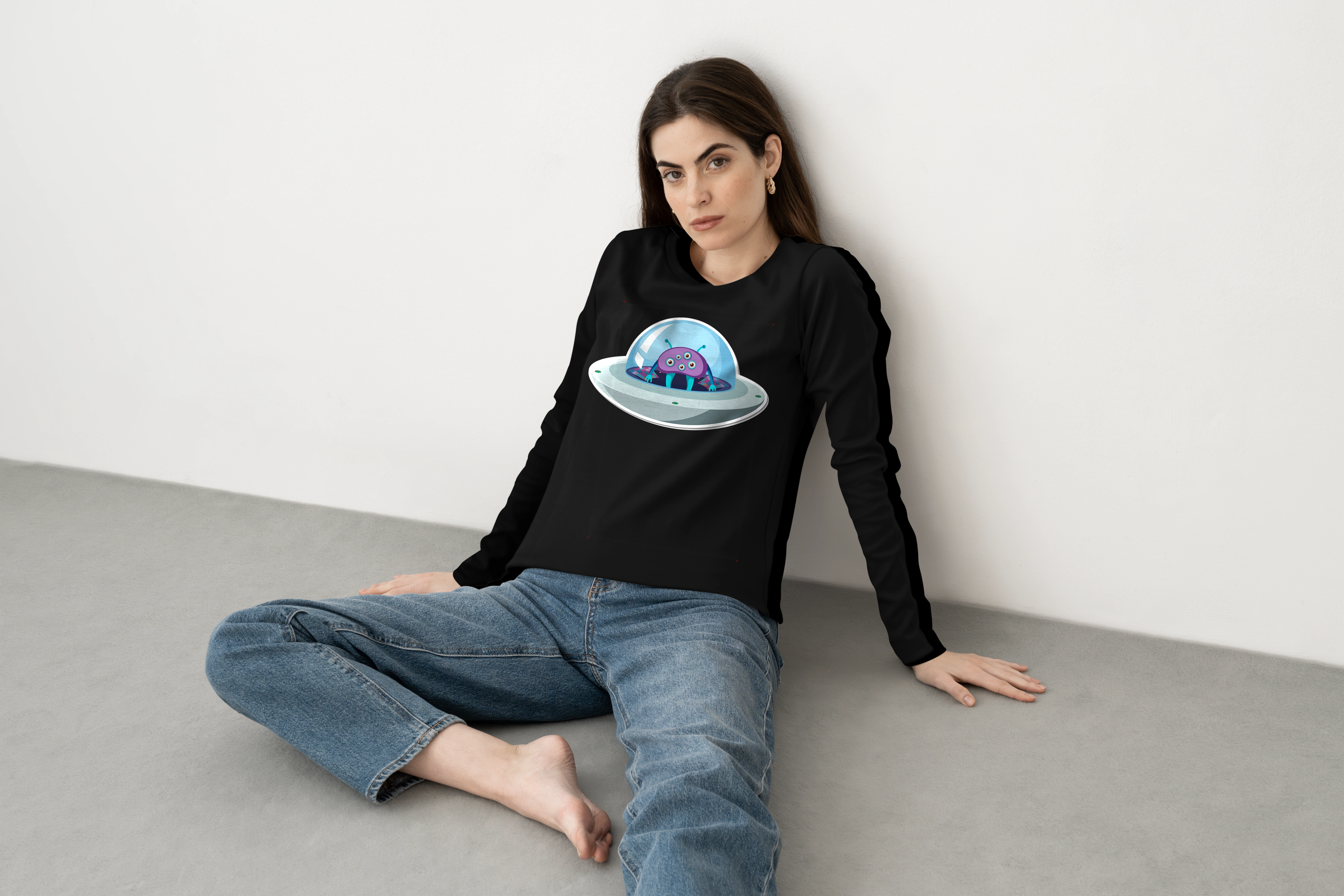 חולצה ארוכה חייזר בחללית