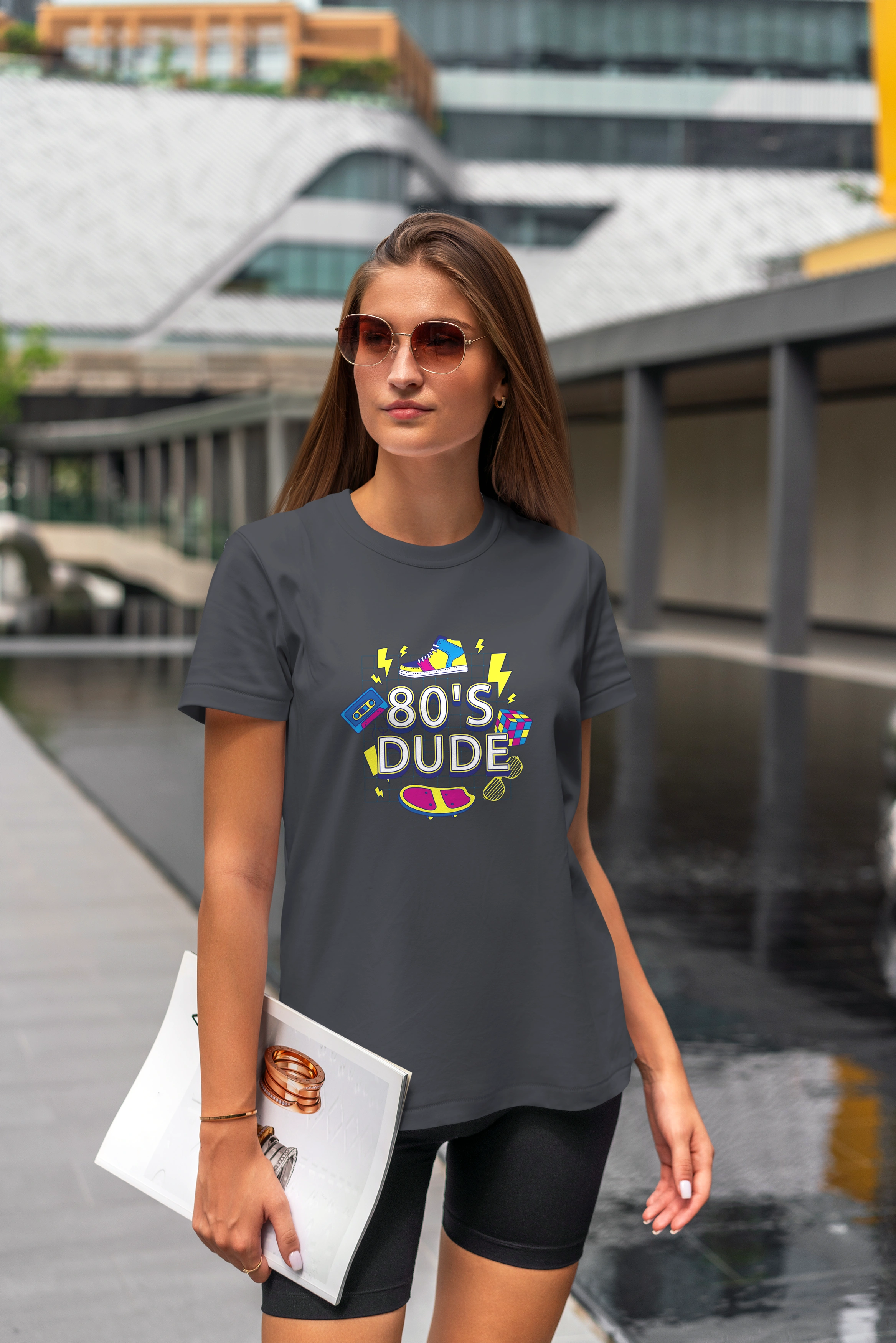 תצוגה חלופית של חולצה בחור שנות השמונים