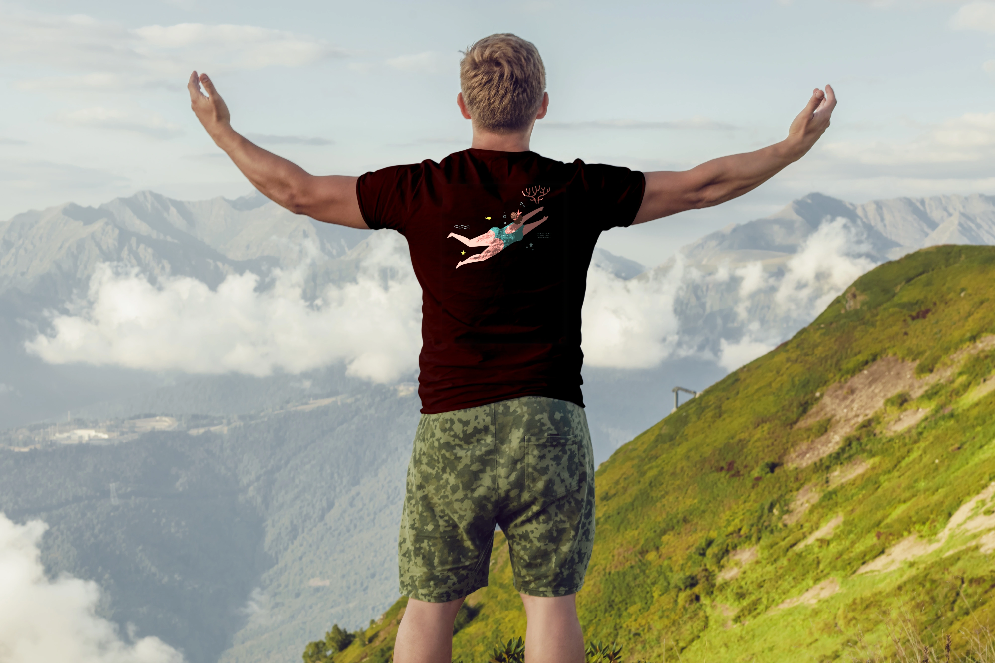 חולצה שחייה בים