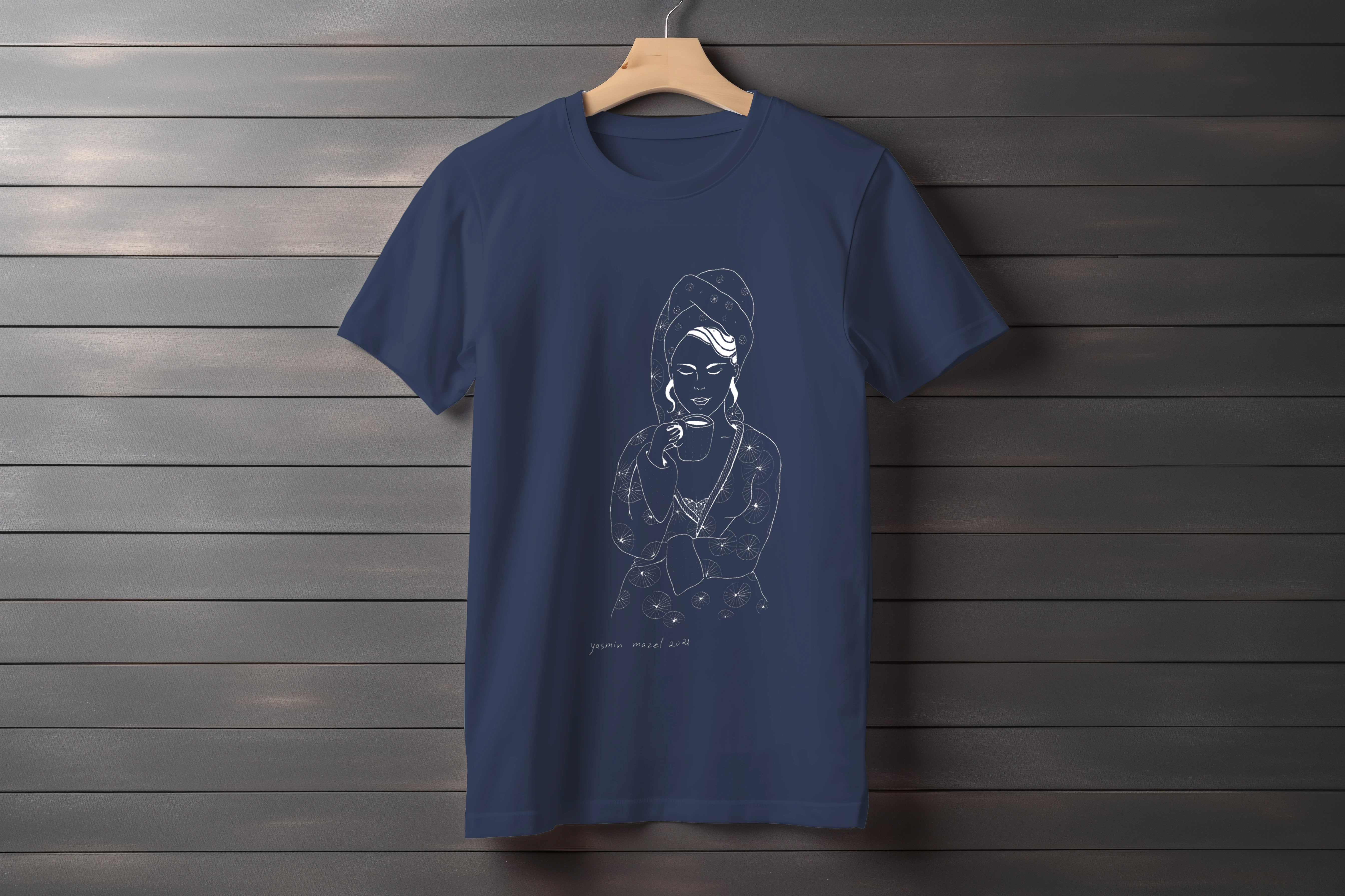 תצוגה חלופית של חולצה אישה וקפה