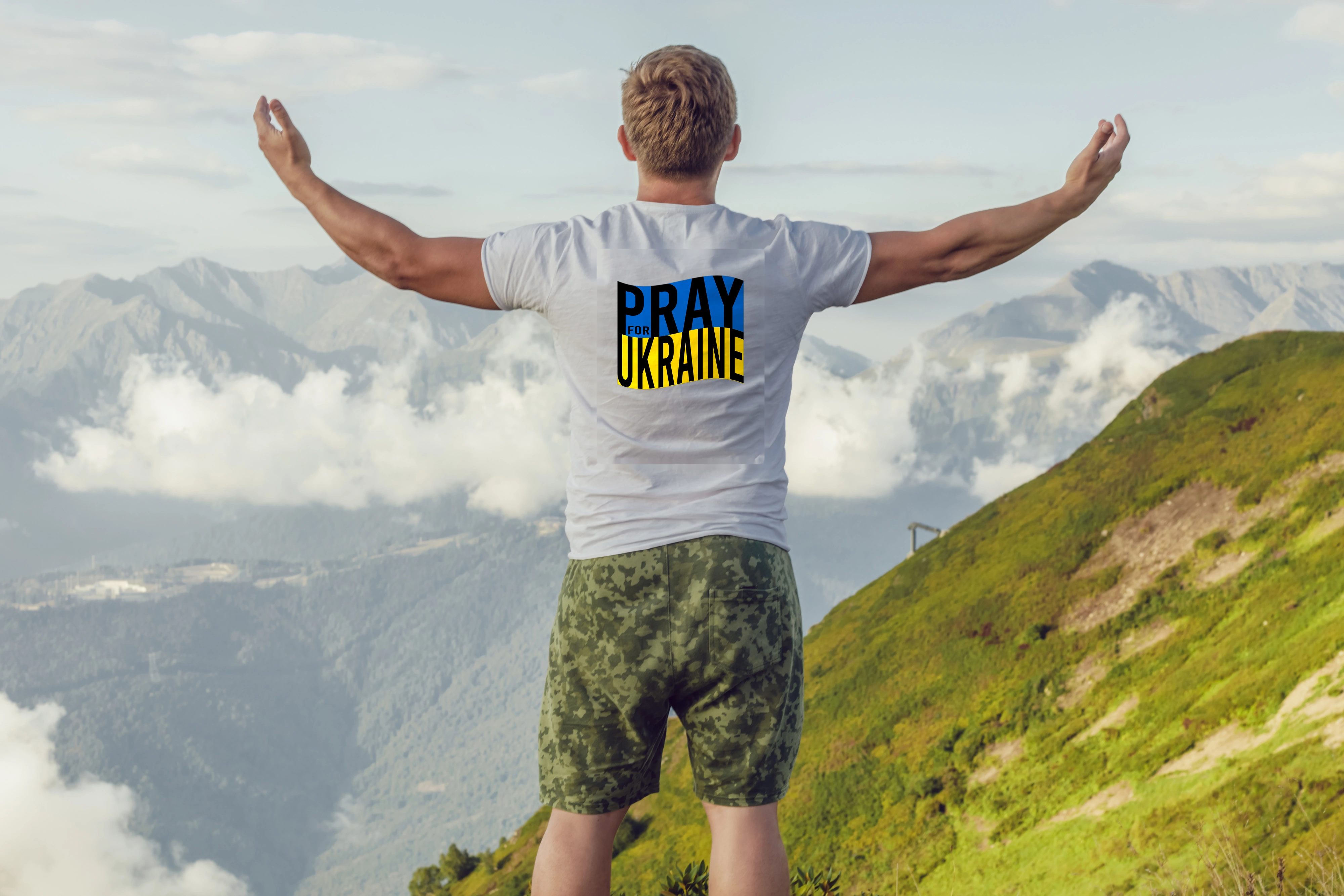 חולצה pray ukraine